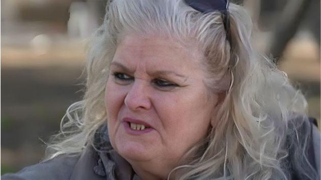 Una jubilada de 62 años, 480 euros de pensión y un piso compartido: “Vivo con cinco personas más y dos perros, en peores condiciones que un indigente” 