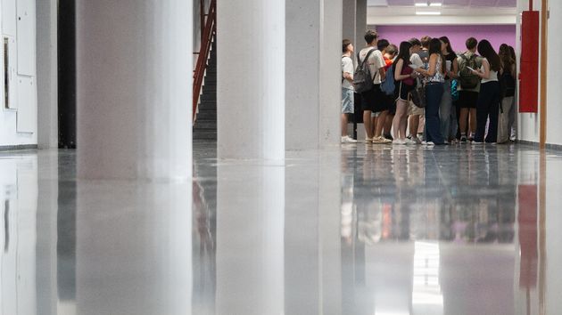 Una profesora es despedida por obligar a sus alumnos a bailar la Macarena bajo los efectos del alcohol