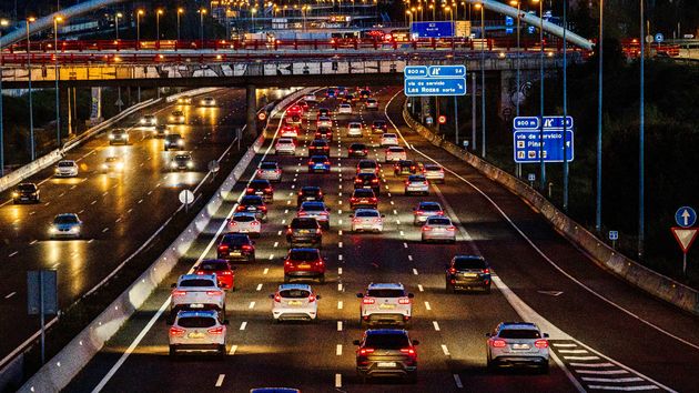 Adiós a viajar solo en el coche: el plan del Gobierno para que compartas vehículo y reducir así el tráfico y la contaminación