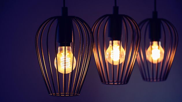 El precio de la luz hoy lunes 20 de abril en el PVPC se dispara con dos tramos por encima de los 200 euros