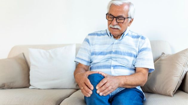 Los médicos coinciden: “Piensan que caminar desgasta la rodilla y las protegen, pero tu cuerpo necesita que las uses bien"