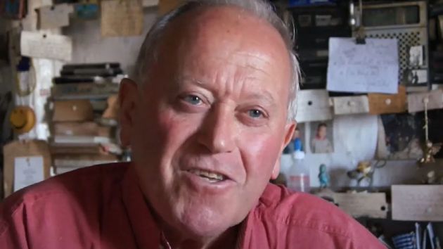 Don Lowe, de 89 años, no puede acceder a sus ahorros: "Vivo con 100 euros al mes; el banco no me dará mis 144.000 euros"