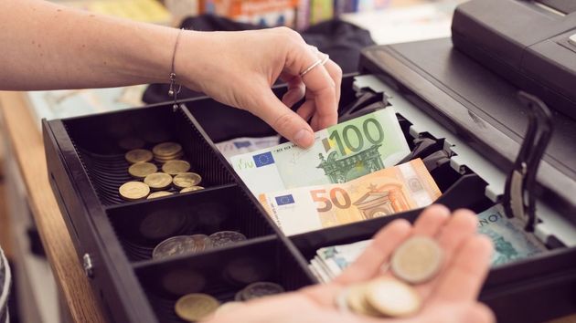 La nueva ley que obliga a que comercios y restaurantes acepten pagos en efectivo desde marzo en Nueva York 
