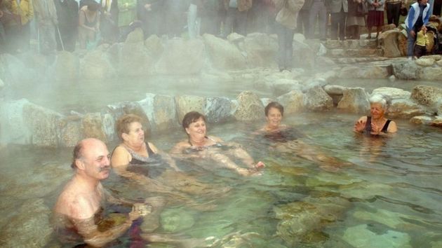 El pueblo con aguas termales medicinales perfecto para disfrutar de la jubilación: son gratis