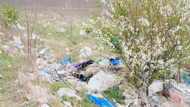 La Guardia Civil advierte a los que tiran basura en el campo: multas de hasta 30.000 euros