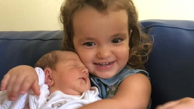 La psicología dice que ayudar a cuidar a hermanos pequeños desde la infancia es característico de este tipo de personas