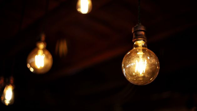 El precio de la luz del lunes 27 de abril de 2026 en el PVPC: las horas más baratas y caras