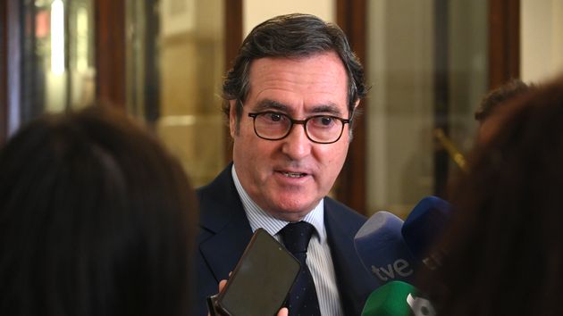 Garamendi critica que el Gobierno legisle con “ordenanzas como en la época de Franco” y sin diálogo social