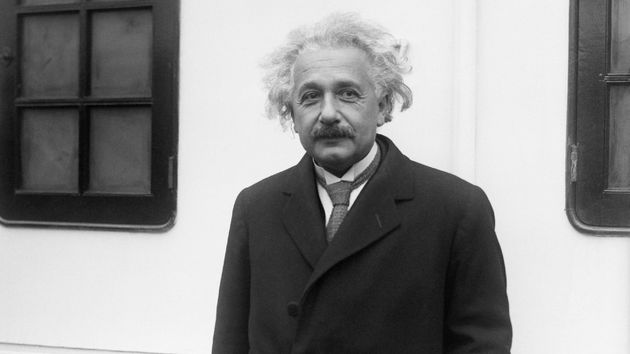 Albert Einstein, físico: "La vida es como una bicicleta. Para mantener el equilibrio, tienes que seguir adelante"