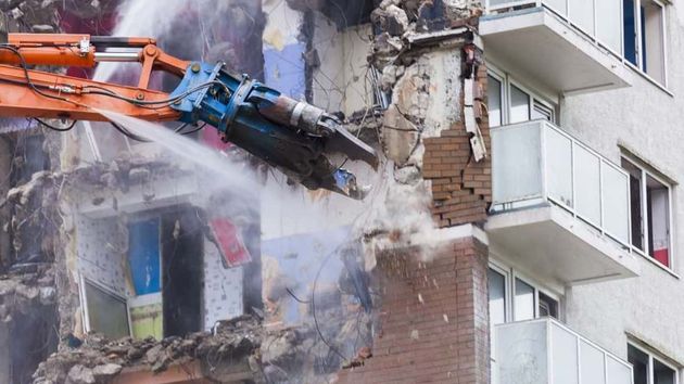 El Supremo permite reclamar la demolición de una obra en una terraza común aunque lleve 27 años construida