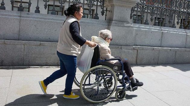Una empleada de hogar logra una pensión de incapacidad permanente total por sus dolores lumbares después de que la Seguridad Social se la denegara varias veces