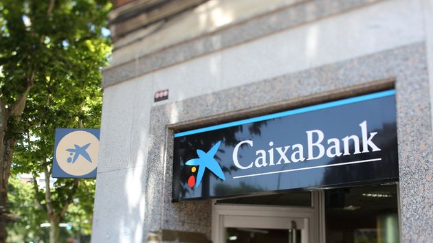 Le despiden de CaixaBank tras 15 años por ocultar a clientes el coste real de los seguros y hacerles creer que los obsequios eran gratis