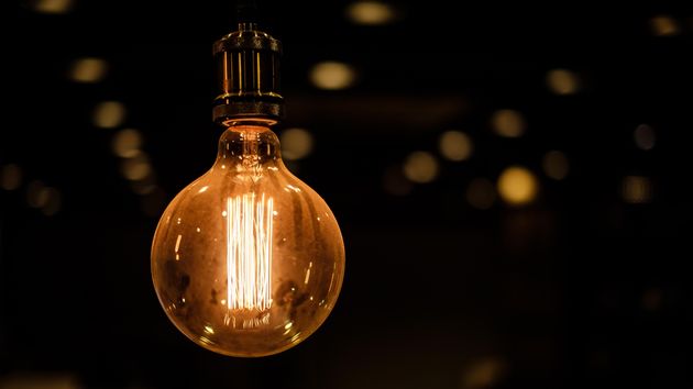 El precio de la luz hoy jueves 30 de abril de 2026 en el PVPC: horas más baratas y caras