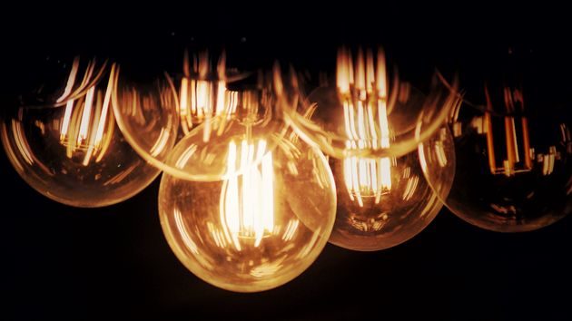 El precio de la luz hoy sábado 2 de mayo de 2026 en el PVPC: las horas más baratas y caras