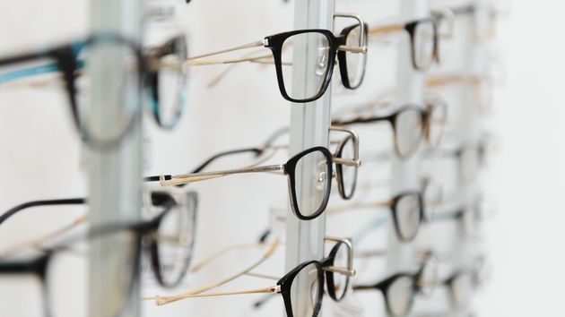 Las ayudas de hasta 100 euros para gafas y lentillas que da el Gobierno mediante la Sanidad pública