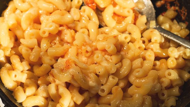 Un empleado de 23 años es detenido por estafar más de 68.000 euros a la empresa con macarrones con queso