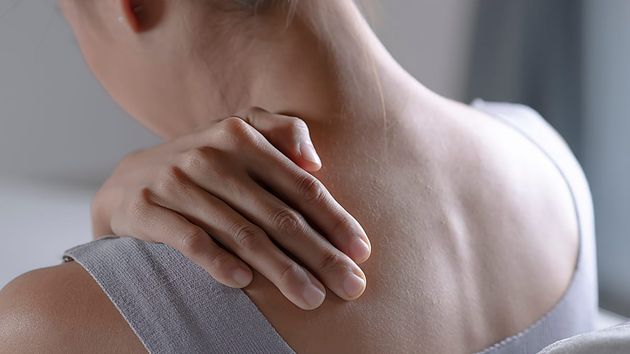 Una limpiadora de 63 años con fibromialgia y hernia discal logra una pensión de incapacidad permanente después de que la Seguridad Social se la rechazara