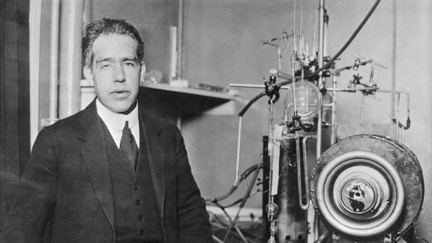 Niels Bohr, físico: "Un experto es una persona que ha cometido todos los errores que se pueden cometer en un campo muy estrecho"