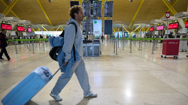 China cambia las normas: los españoles que viajen más de 30 días podrán ser rechazados