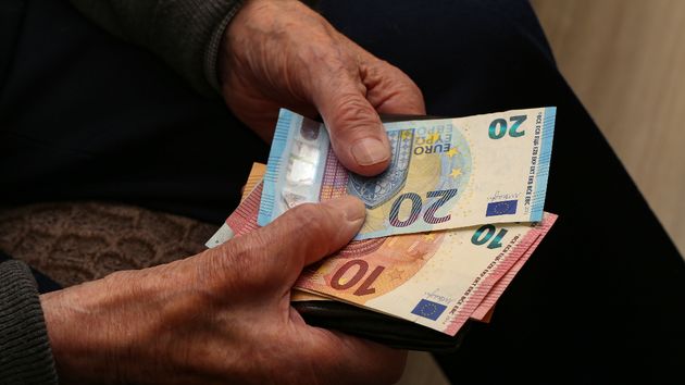 La Seguridad Social quita el Ingreso Mínimo Vital a un hombre que convivía con sus hermanos y mantenía a su familia en Marruecos: la Justicia dice que se le siga pagando