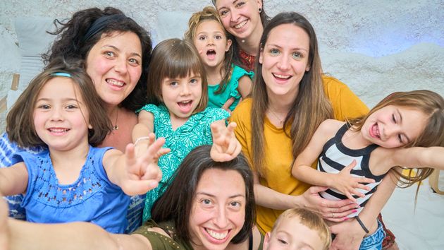 Emilia, madre de 9 hijos: “tenemos una casa de 150 metros cuadrados pero ya no cabemos y nos piden 8.000 euros sólo por hacer los nuevos planos"