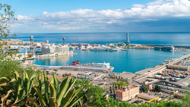 Sin pagar el alquiler y al lado de la playa: el bonito pueblo que ofrece contrato fijo y sueldo de 41.000 euros