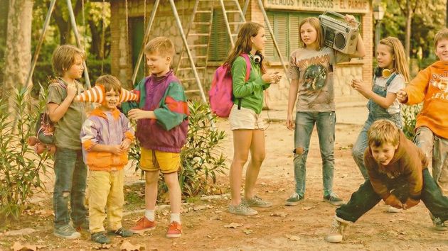 La psicología afirma que los niños de los años 80 no desarrollaron mayor fortaleza emocional por una mejor crianza, sino porque crecieron en entornos menos estructurados