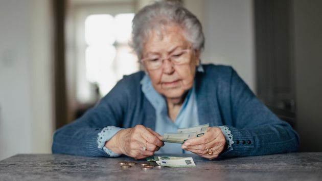 Condenan a una madre a pagar 7.600 euros a sus hijos por retirar dinero de una cuenta conjunta e ingresarlo en otra solo a su nombre sin poder demostrar que fuera suyo