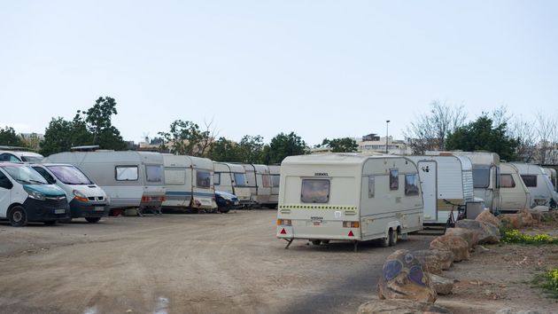 Ibiza deja en la calle a 200 trabajadores que sobrevivían en furgonetas por no poder permitirse pagarse un alquiler