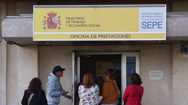 Cobra la incapacidad permanente, el SEPE le da un subsidio para mayores de 52 años, pero luego le obliga a devolver 11.740,10 euros y el Supremo lo anula