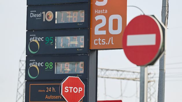 El precio de la gasolina y el diésel suben esta semana y llenar un depósito medio ya supera los 95 euros