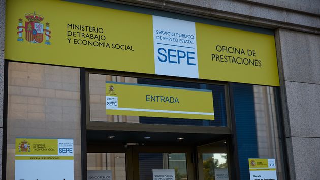 Pide la capitalización del paro y el SEPE se la deniega: recibió una carta de despido y firmó ese mismo día un acuerdo beneficioso con la empresa