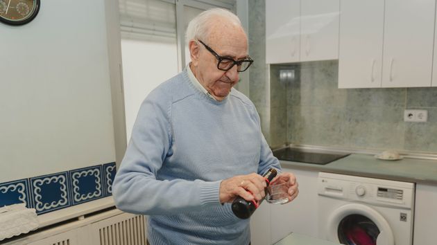 Miguel Ángel, jubilado de 78 años: “Llevo 6 años compartiendo piso porque con 650 euros no puedo vivir solo; la otra persona que vive aquí cobraba 450”