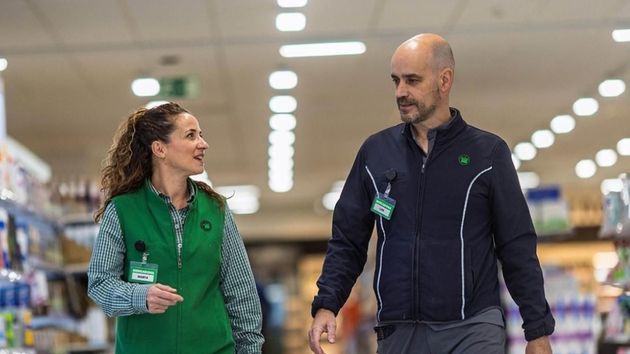Mercadona confirma 320 ofertas de empleo para trabajar en sus supermercados con sueldo hasta 2.346 euros y sin estudios ni experiencia