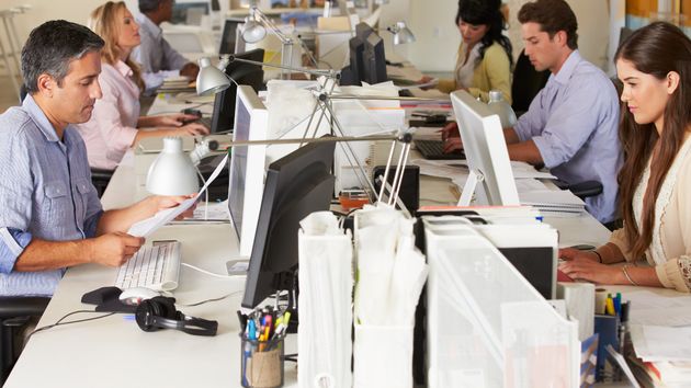 La psicología afirma los criados entre finales de los 90 y principios de los 2000 no sienten más ansiedad en el trabajo por estar menos preparados, sino porque crecieron con menos oportunidades para equivocarse solos