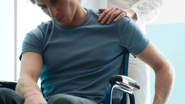 Los trabajadores que reciban una incapacidad por enfermedad común no podrán cambiarla a accidente laboral aunque su empresa sea multada después por no hacerles los reconocimientos médicos