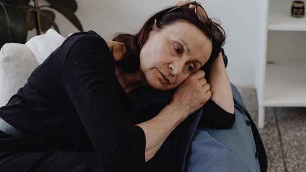 El SEPE pide a una mujer que devuelva 11.740,10 euros del subsidio para mayores de 52 años: la Justicia lo impide al ser vulnerable