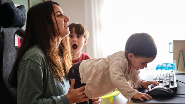 La ayuda de 350 euros al mes para trabajadores con hijos que se incrementa un 25% cumpliendo sólo un requisito