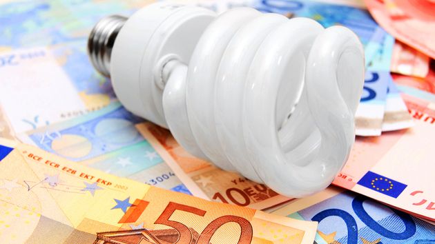 El precio de la luz del martes, 12 de mayo de 2026, en el PVPC: sube de nuevo y dos franjas superan los 200 euros