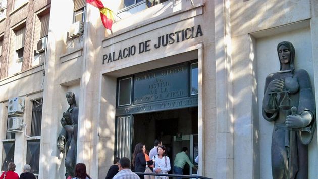 Le despiden por gastar 557 euros en llamadas personales a Marruecos con el teléfono de empresa: es improcedente y deben readmitirle o pagarle 7.283 euros de indemnización
