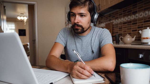El SEPE y Fundae lanzan nuevos cursos online gratis para autónomos: administración, marketing o Inteligencia Artificial