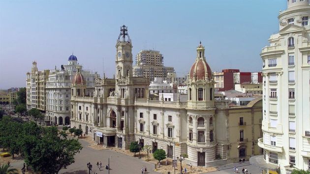 Esta ciudad española contratará a 219 personas desempleadas para reforzar los servicios municipales: sueldos de hasta 1.893 euros al mes