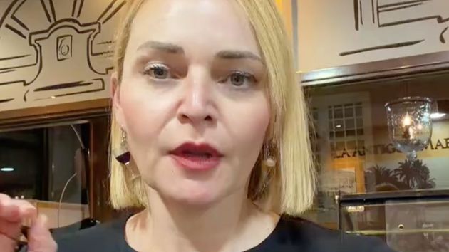 Anabel, hostelera, harta de que la amenacen con la baja si no despide para cobrar el paro: “y a muchísimos médicos les ha dado por dar bajaciones, estamos atados”