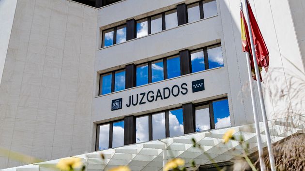 Suspenden 6 meses de empleo y sueldo a una psicóloga pública por retrasarse injustificadamente con un informe de custodia: la “sobrecarga de trabajo” no es excusa