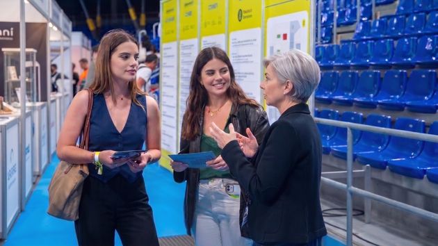 Danone, Indra o MediaMarkt buscan 1.000 trabajadores en la Feria de Empleo 'JOBarcelona'