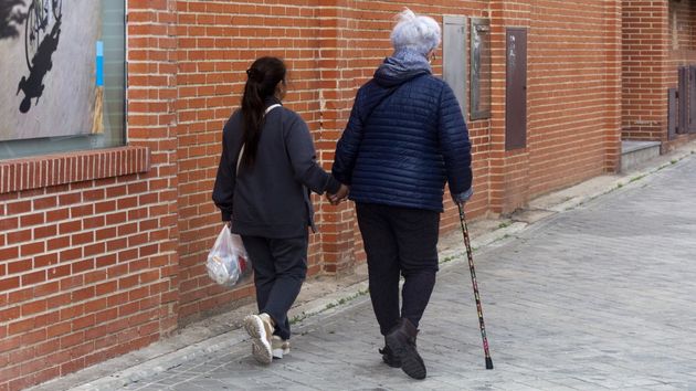La Justicia condena a la cuidadora de una anciana de 97 años: la acompañaba a sacar dinero al cajero y se quedó con 3.220 euros