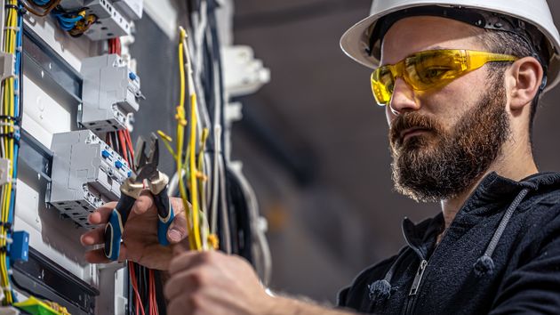 Iñaki, electricista y autónomo: "Tengo mucha demanda, pero encontrar gente para trabajar es imposible"