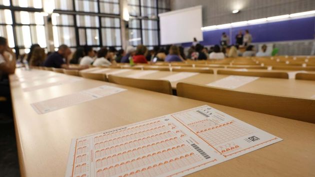 El BOE convoca oposiciones con 1.728 plazas para ser funcionario y algunas con sueldo de 60.000 euros