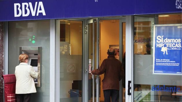 BBVA embarga la prejubilación de un antiguo empleado que tenía una deuda con el ayuntamiento de su localidad: la Justicia dice que ese dinero no era salario ni pensión