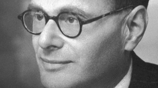 Hans Adolf Krebs, bioquímico y premio Nobel: “la quema de grasas depende en buena parte del continuo catabolismo de hidratos de carbono”